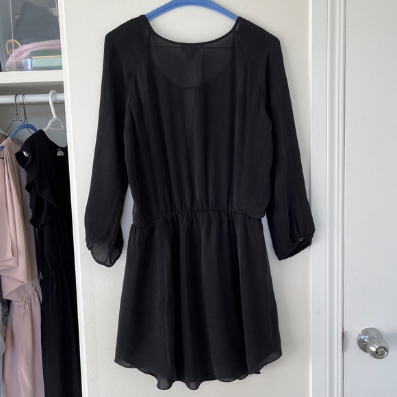 VNTG⎜Aritzia Babaton⎜CUTOUT NECKLINE SILK MINI DRESS⎜SANDWASHED BLACK - Picture 11 of 16